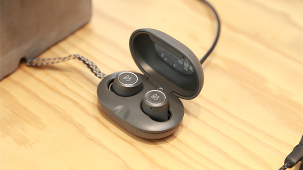 BeoLab 50 & BeoSound Shape BeoLab 50 & BeoSound Shape